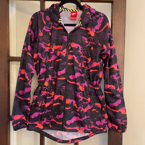 Nike Tech Hyperfuse Camo Windrunner Windbreaker, Size Small - Picture 1 of 5